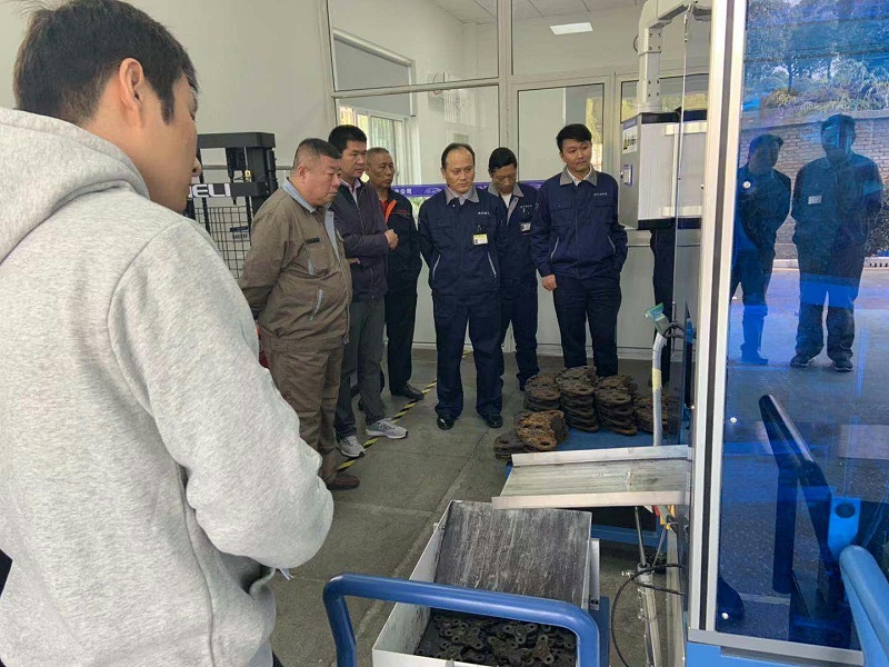 高鐵動車組閘片（刹車片）自動化檢測分解機順利通過上海鐵路局組織的聯合專家組驗收