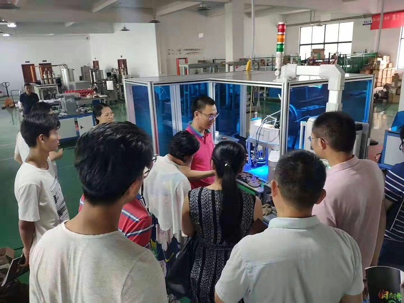 高鐵動車組閘片（刹車片）分解機順利通過上海鐵路局聯合專家組驗收