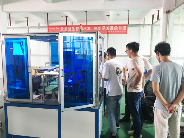 炎炎夏日，蟬鳴陣陣，客戶來訪午夜影院福利社